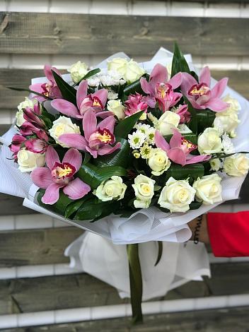 Букет цветов из: Розы и Хризантемы в Зелёном городе