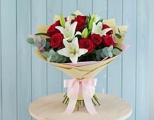Букет цветов из:  Лилии и Розы в Зелёном городе