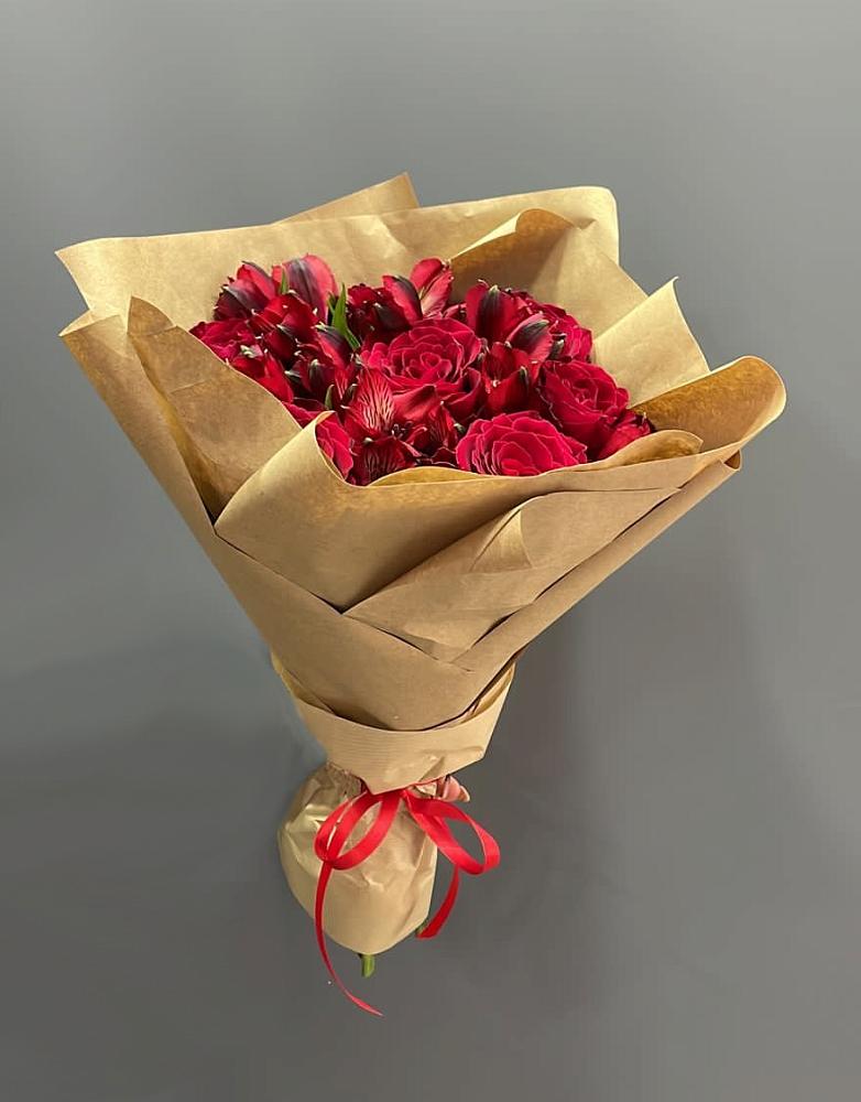 Букет цветов из: Альстромерии и Розы в Зелёном городе