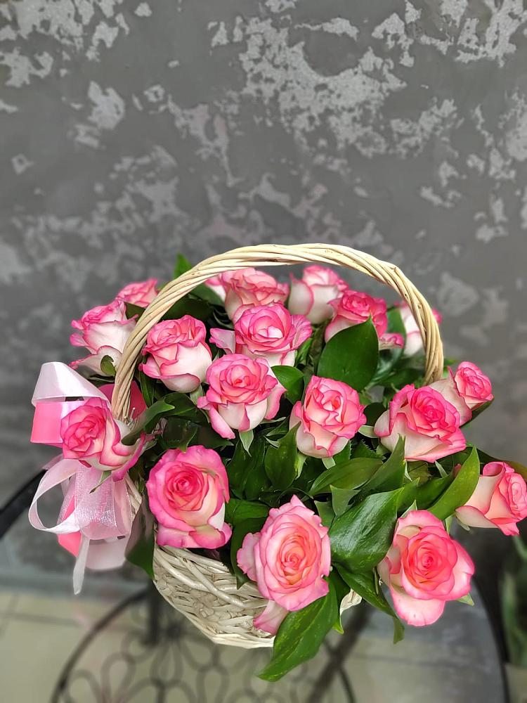 Цветочная композиция из Розы в корзине в Зелёном городе