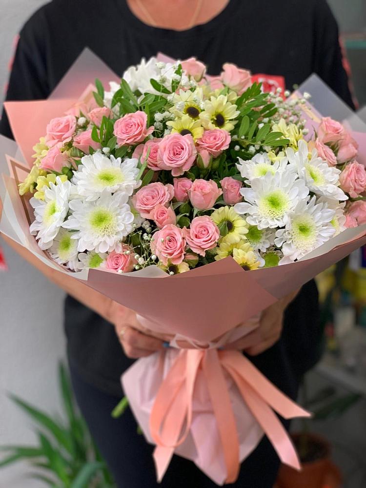 Букет цветов из: Розы и Хризантемы в Зелёном городе