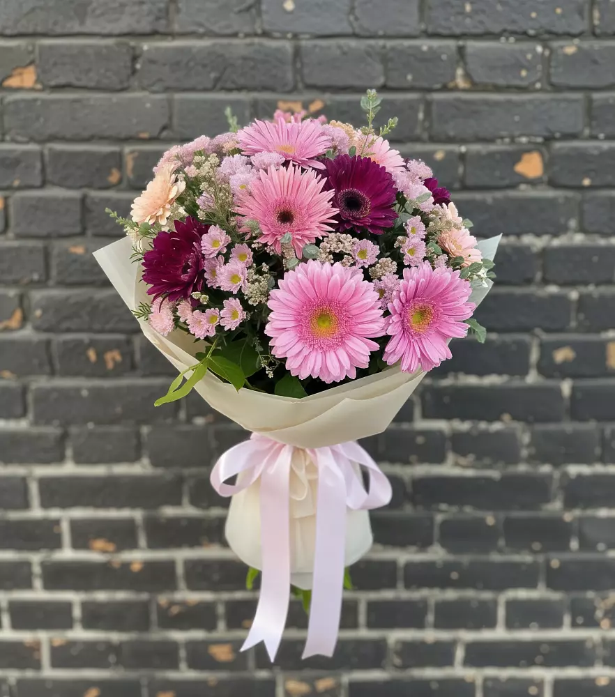 Букет цветов из: Герберы и Хризантемы в Зелёном городе