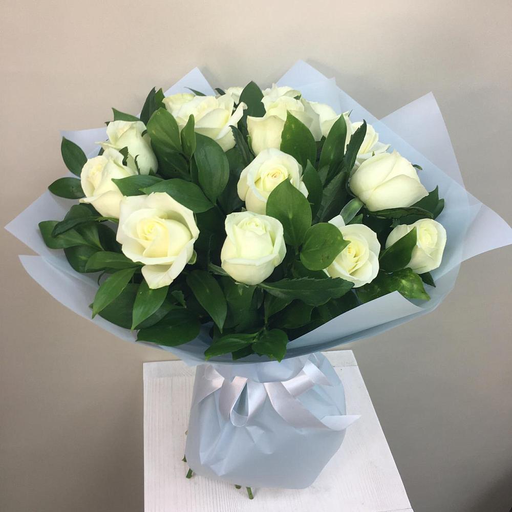 Букет 15 Белых роз Проуд в Зелёном городе