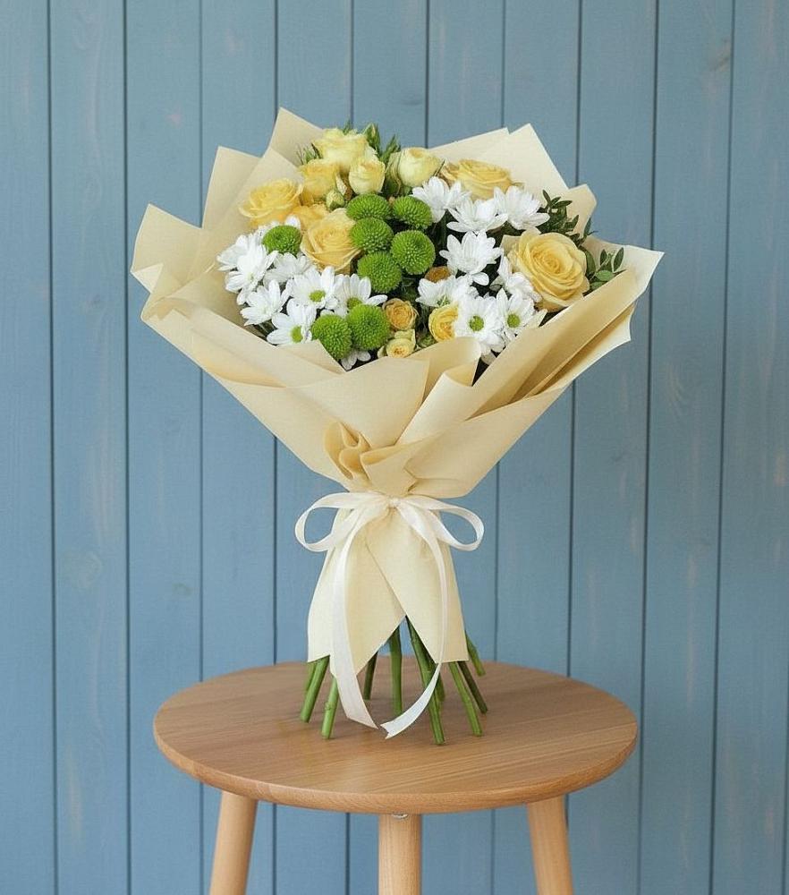 Букет цветов из: Хризантемы и Розы в Зелёном городе
