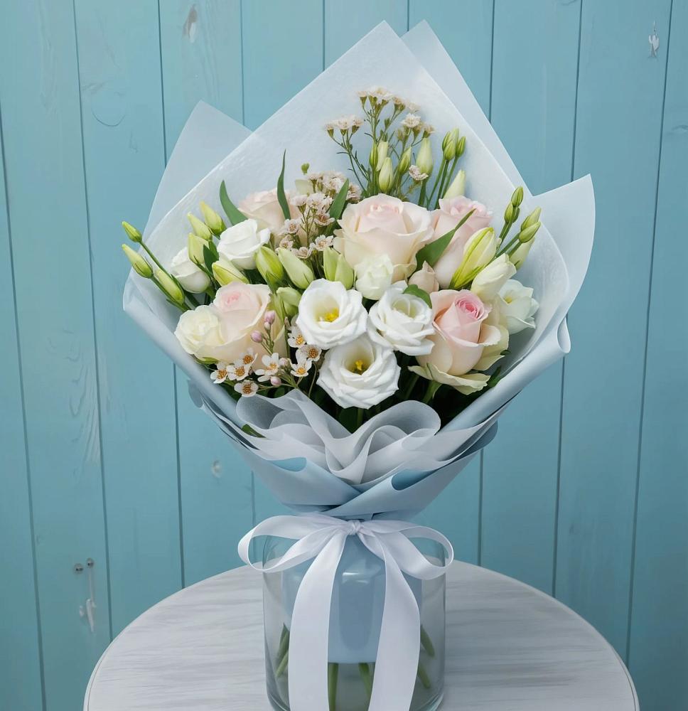 Букет цветов из: Розы и Лизиантусы в Зелёном городе