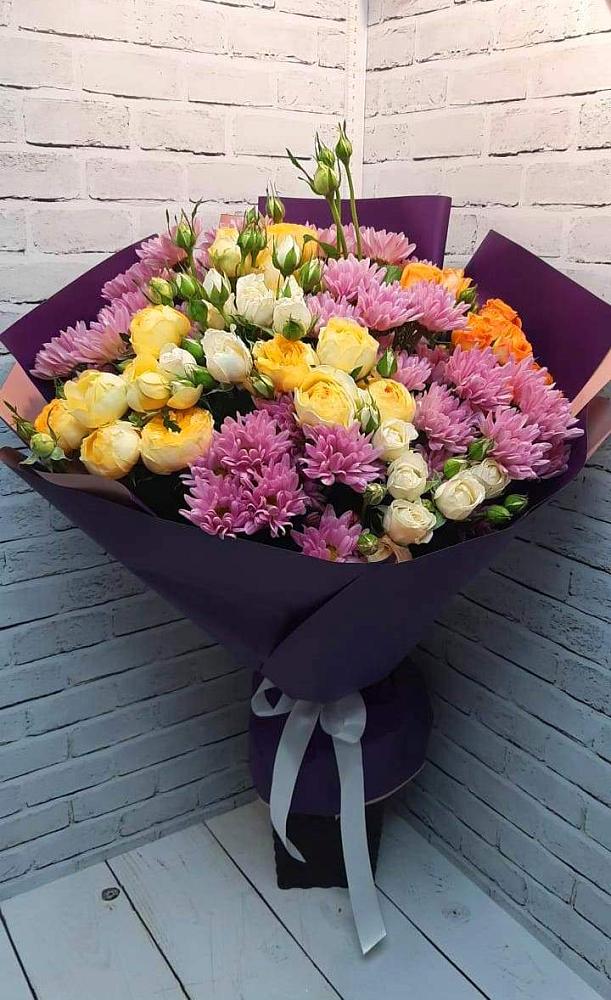 Букет цветов из: Хризантемы и Розы в Зелёном городе