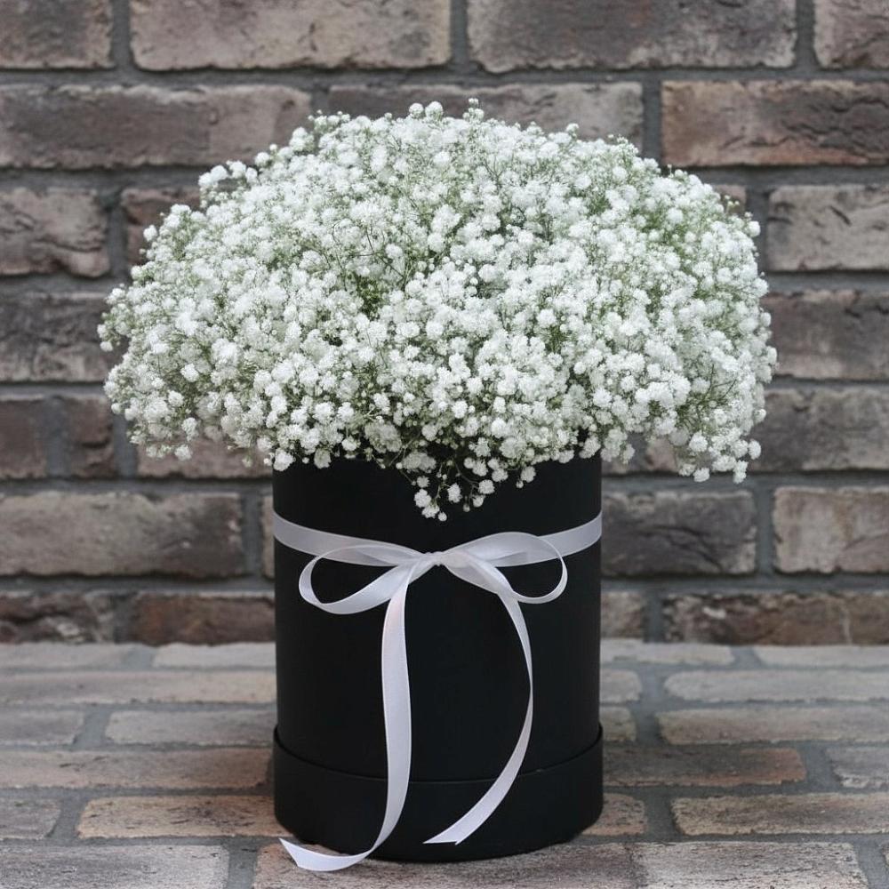 Цветочная композиция из Гипсофила в шляпной коробке в Зелёном городе