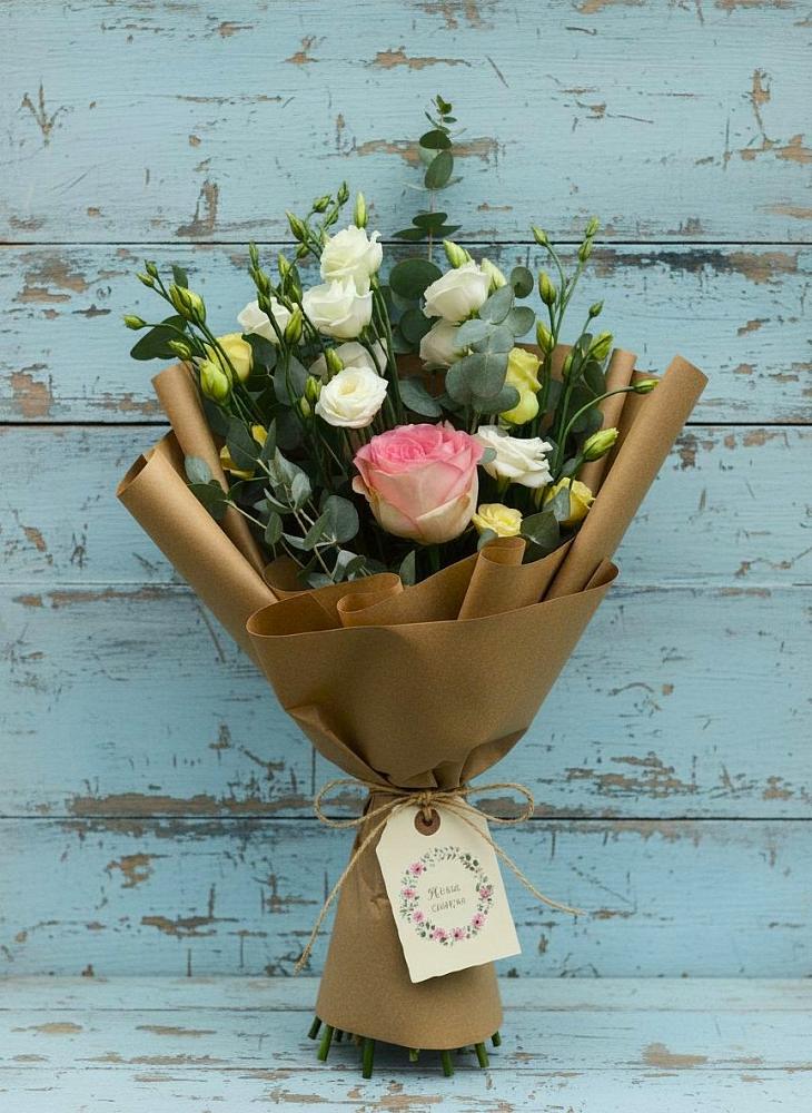 Букет цветов из: Розы и Лизиантусы в Зелёном городе