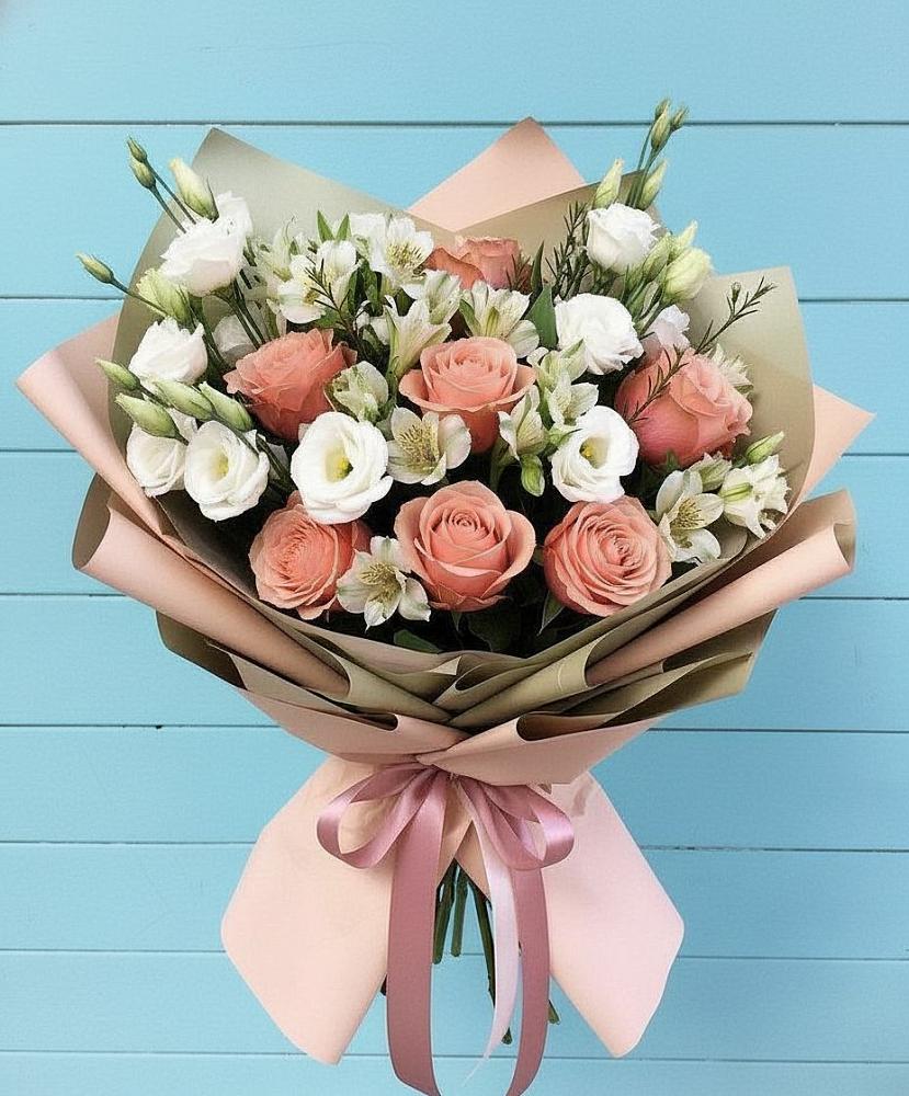 Букет цветов из: Розы, Альстромерии и Лизиантусы в Зелёном городе