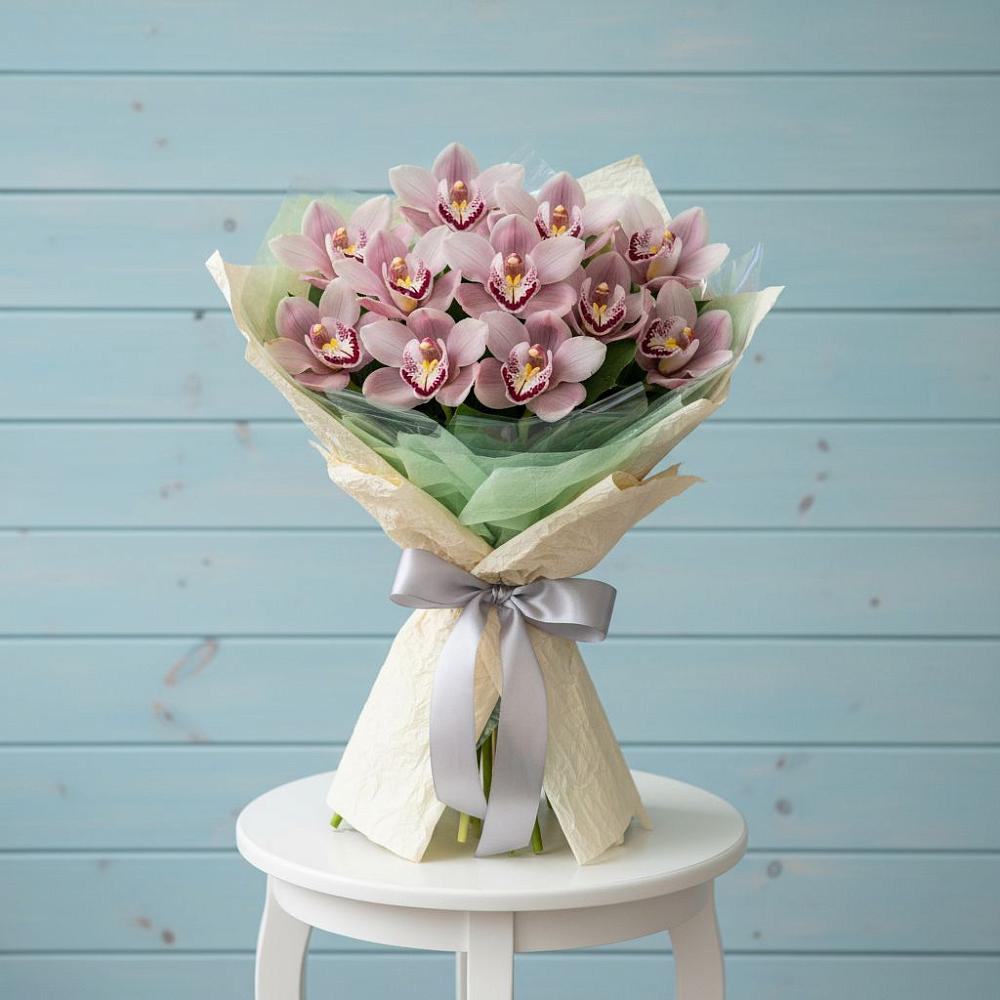 Букет цветов из: Орхидеи и Розы в Зелёном городе