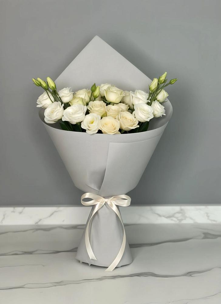 Букет цветов из: Розы и Лизиантусы в Зелёном городе