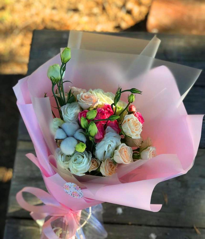 Букет цветов из: Розы и Лизиантусы в Зелёном городе