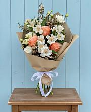 Букет цветов из:  Альстромерии, Лизиантусы, Розы и Хризантемы в Зелёном городе