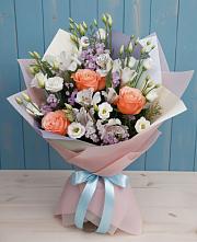 Букет цветов из:  Лизиантусы, Розы, Альстромерии и Гипсофила в Зелёном городе