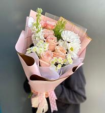 Букет цветов из:  Хризантемы и Розы в Зелёном городе