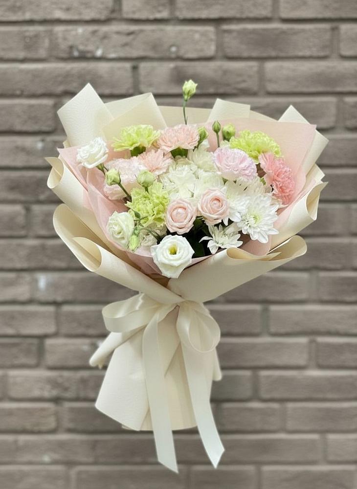 Букет цветов из: Гвоздики, Розы, Лизиантусы и Хризантемы в Зелёном городе