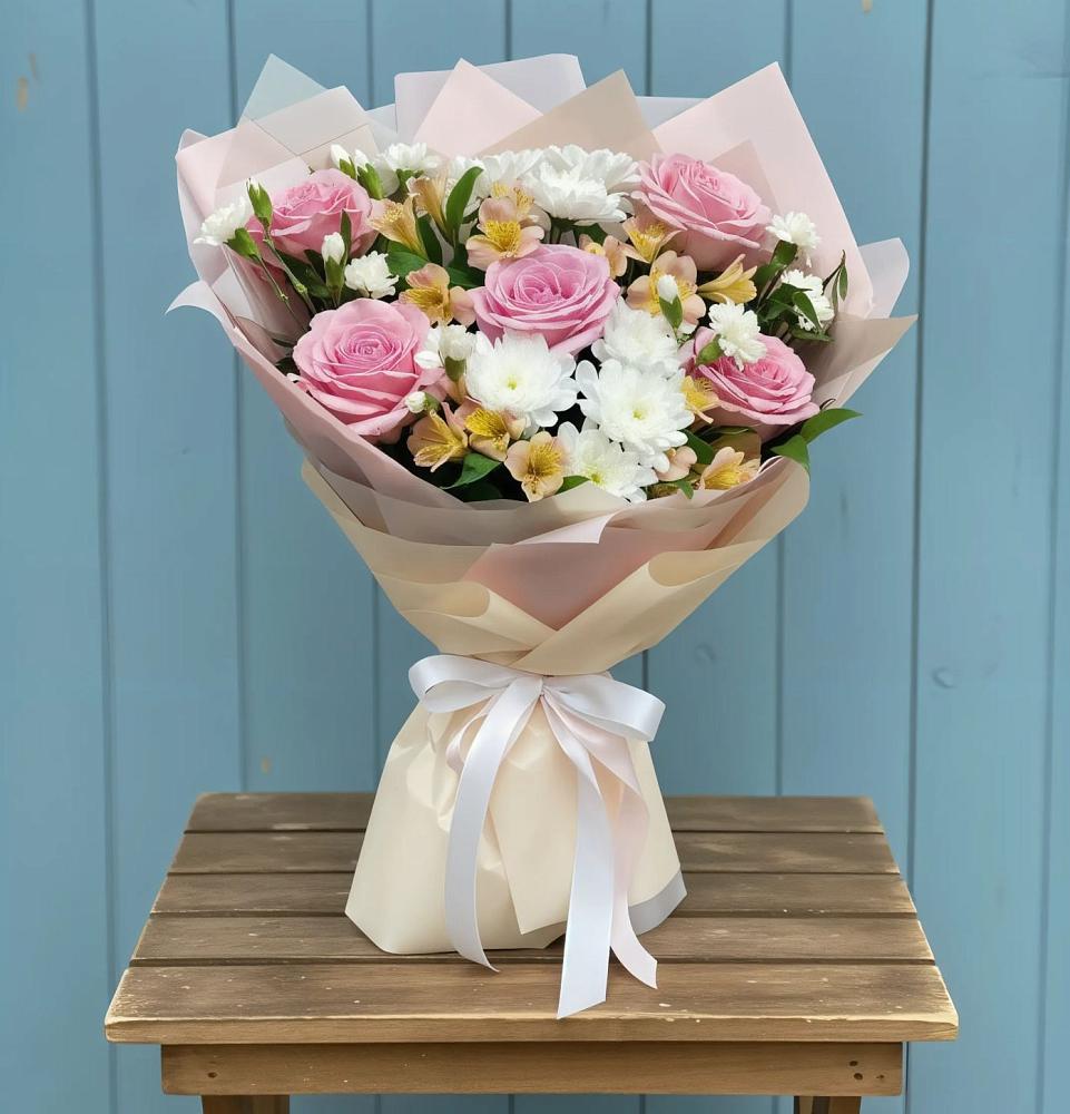 Букет цветов из: Гвоздики, Орхидеи и Розы в Зелёном городе