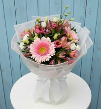 Букет цветов из:  Герберы, Альстромерии и Лизиантусы в Зелёном городе