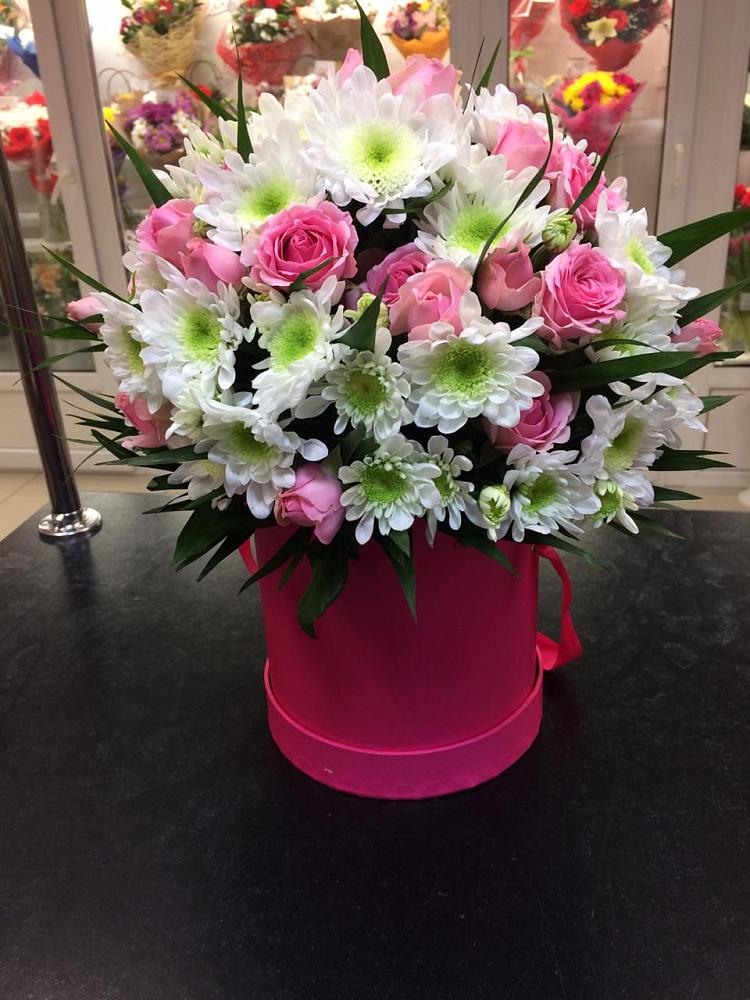 Цветочная композиция из Розы и Хризантемы в шляпной коробке в Зелёном городе