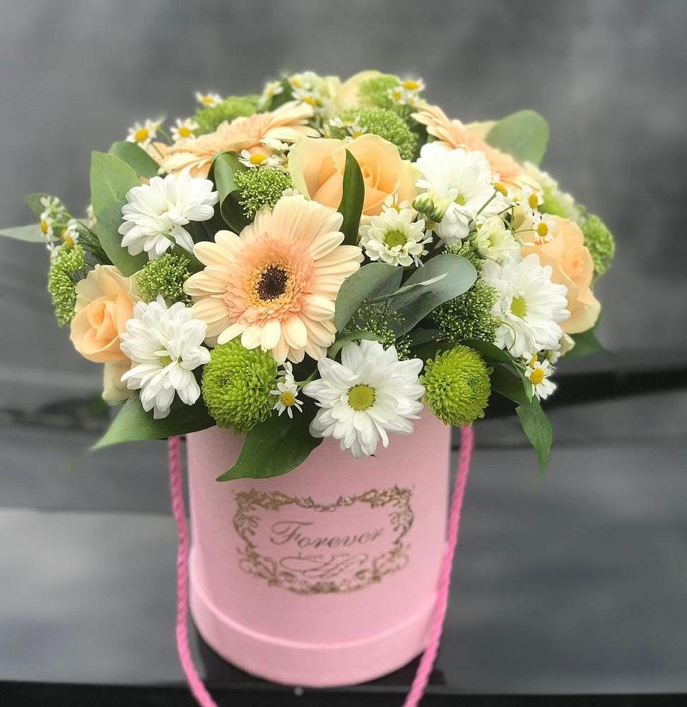 Цветочная композиция из Розы, Герберы и Хризантемы в шляпной коробке в Зелёном городе