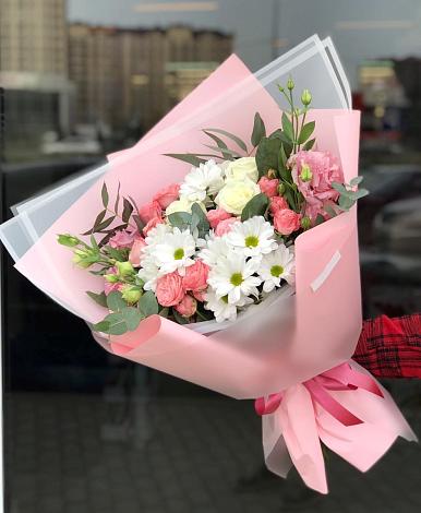Букет цветов из: Розы, Лизиантусы и Хризантемы в Зелёном городе