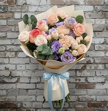 Букет цветов из:  Розы, Лизиантусы и Гвоздики #REPLACE_PRED# Зелёном городе