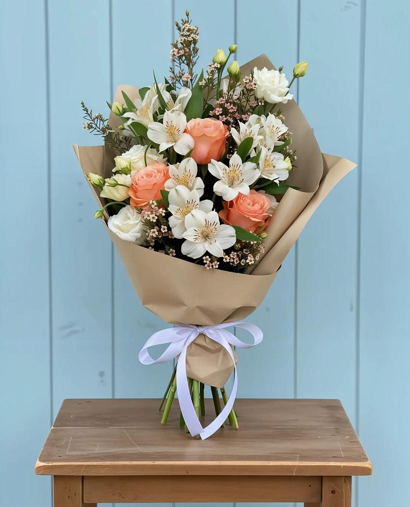 Букет цветов из: Альстромерии, Лизиантусы, Розы и Хризантемы в Зелёном городе