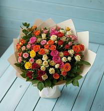 Букет Микс из разноцветных кустовых роз в Зелёном городе