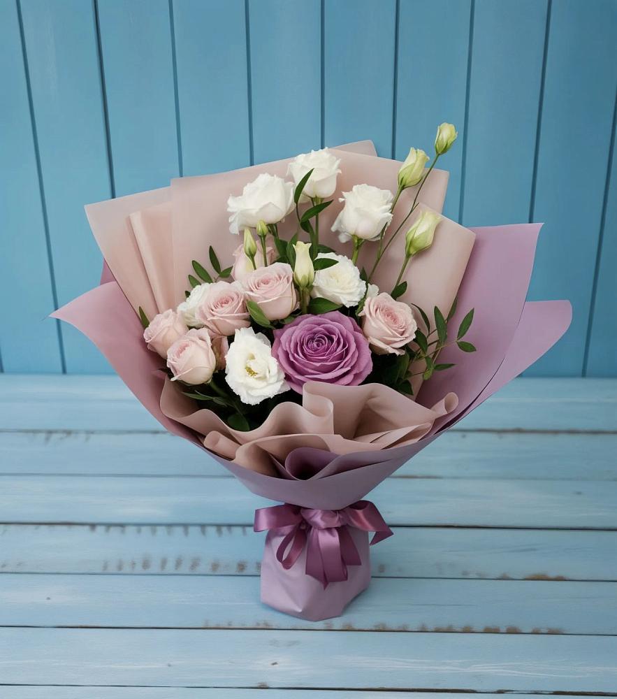 Букет цветов из: Розы и Лизиантусы в Зелёном городе